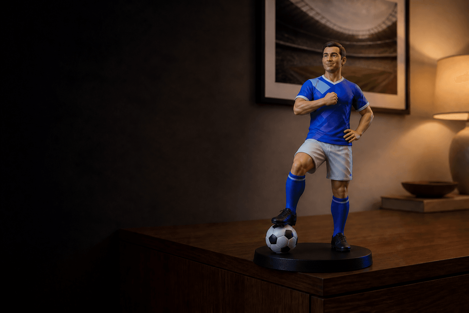 Figurine de footballeur imprimée en 3D couleurs dans un intérieur